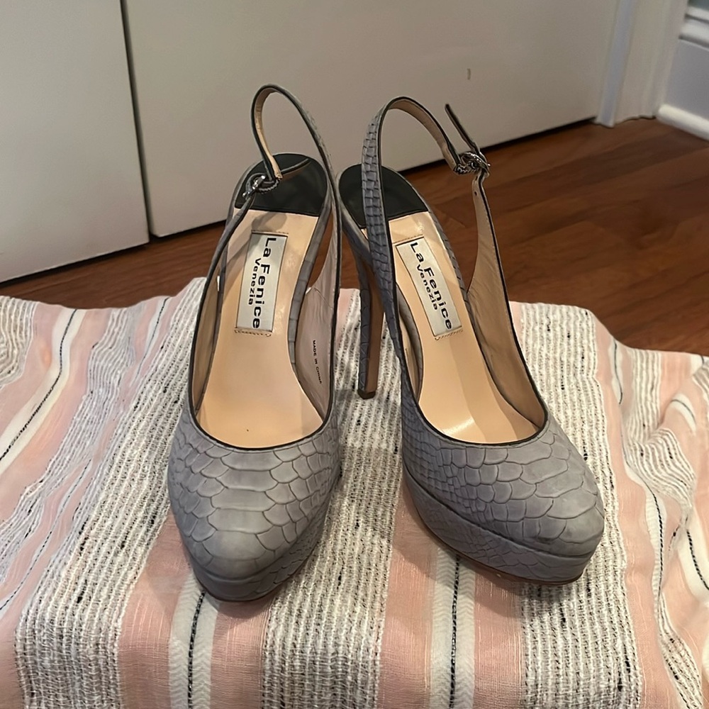 WORN AND LOVED- LaFenice Gipsy in Ash size 8.5 in original box
